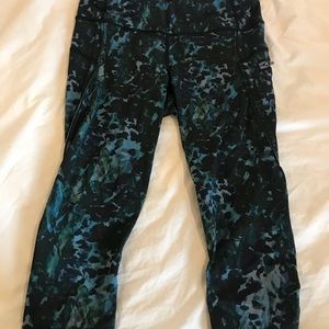 Cute multicolored crops size 6